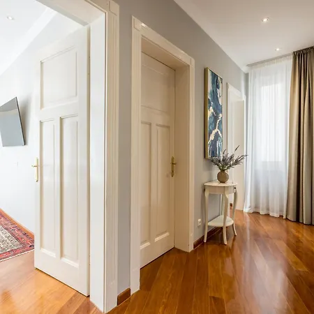 New! Elegant Downtown - Casa Kaja Σπλιτ